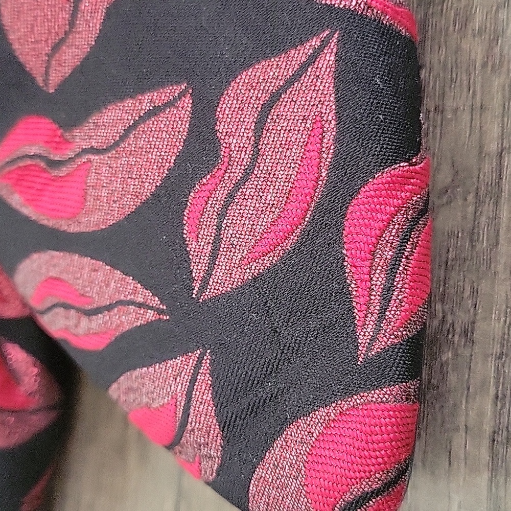 Urban Outfitters UO Lips Pointed Toe Fabric Mules / Slip On Flats - Picture 16 of 16